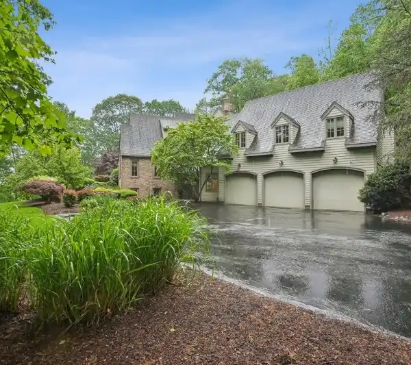 COUNTRY ESTATE ON 5+ PRIVATE ACRES