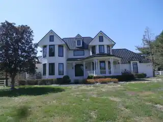 Great Looking Home Close to the Lake