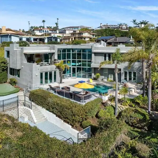 CONTEMPORARY HOME WITH BREATHTAKING OCEAN VIEWS