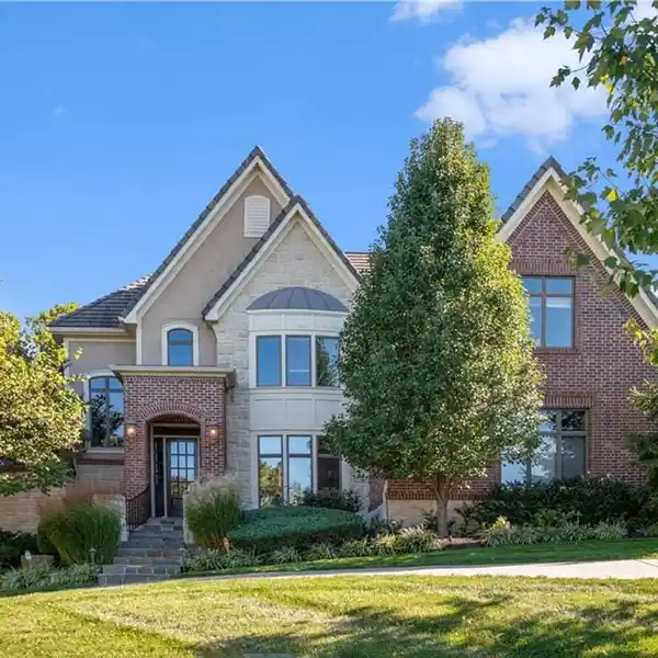 7,000 SQ FT LUXURY HOME WITH GOLF VIEWS