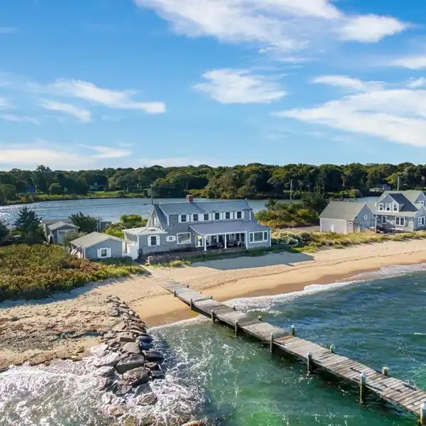 ICONIC EAST CHOP RESIDENCE