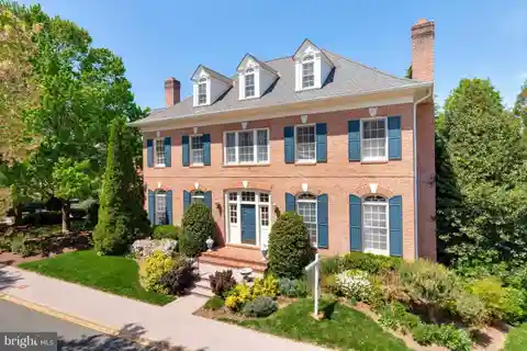 Elegant Mclean Estate with Designer Finishes