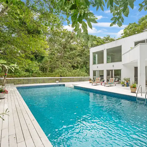 BRIGHT AND OPEN CONTEMPORARY HOME FOR RENT