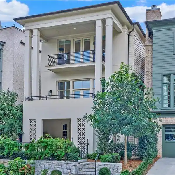 CHARMING HOME IN SOUGHT-AFTER GARDEN HILLS