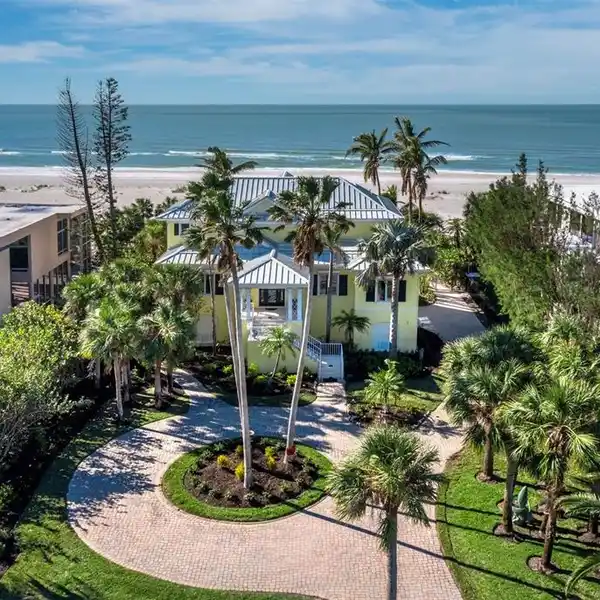 RARE BEACH AND BOATING LIFESTYLE OPPORTUNITY ON LONGBOAT KEY
