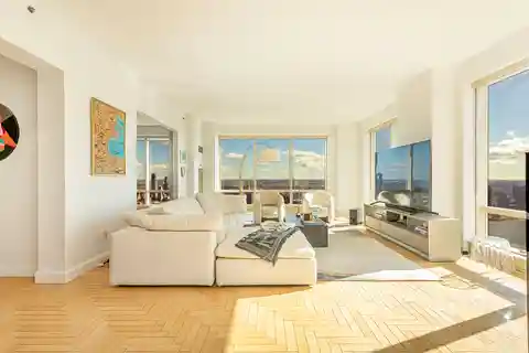 Exquisite High-floor Apartment for Rent