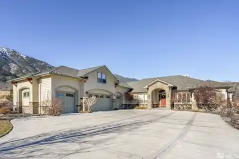 Luxury and Tranquility in Canyon Creek Estates