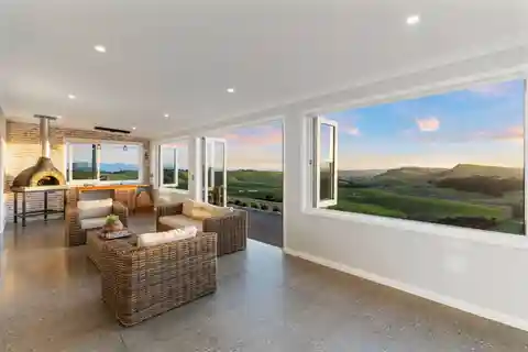 Luxurious Residence on Generous Rolling Farmland