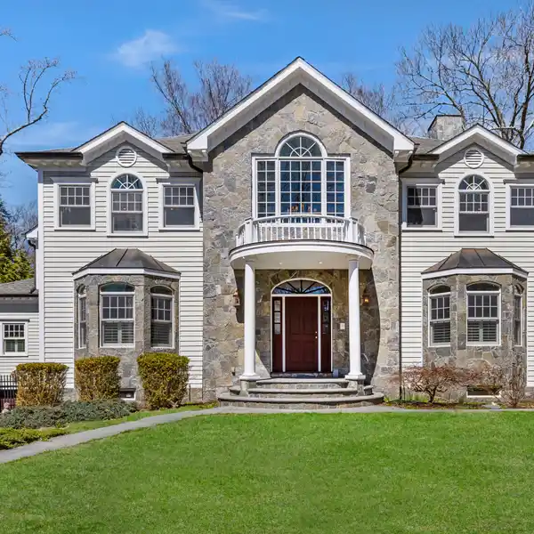 GRACIOUS AND PRIVATE ESTATE WITH TIMELESS FINISHES