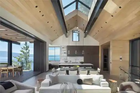 New Lakefront Construction on Crystal Bay