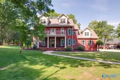 Beautifully Updated Home in Hampton Cove