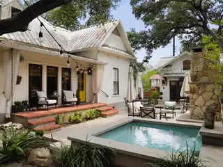 Refurbished 1890 Cottage in Travis Heights