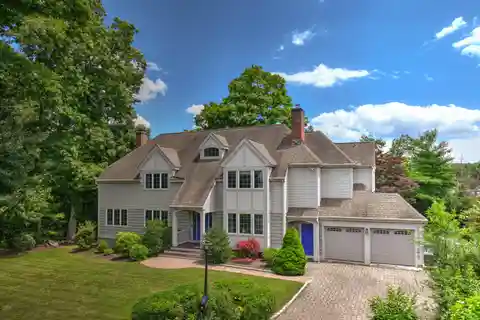 Comfortable Living on a Peaceful Cul-de-sac
