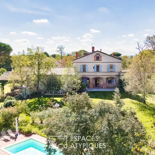 18TH-CENTURY MANSION IN THE HEART OF LAUNAC