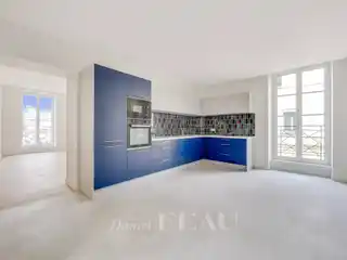 Bright Period Apartment with High Ceilings