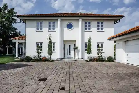 Mediterranean Dream Villa with Outdoor Pool, Fitness Pavilion and Double Garage