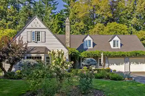 Gorgeously Renovated Home in Cedardale