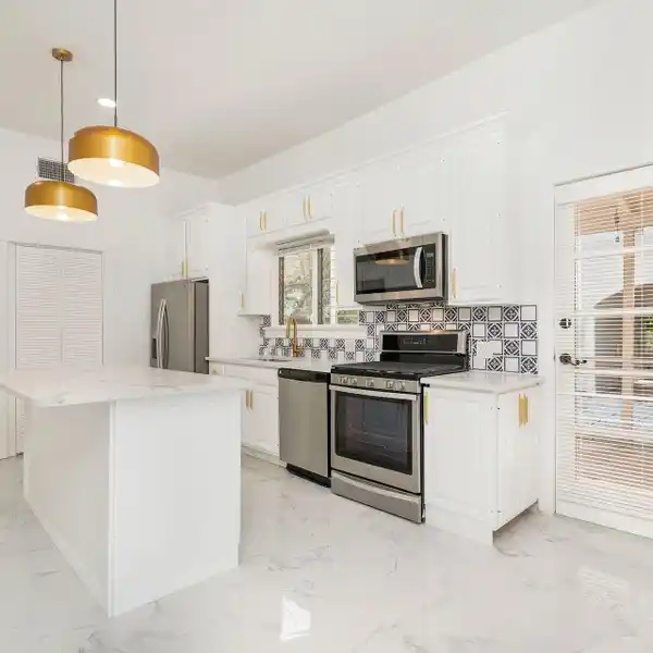 RUGBY ROAD BEAUTY WITH GUEST COTTAGE