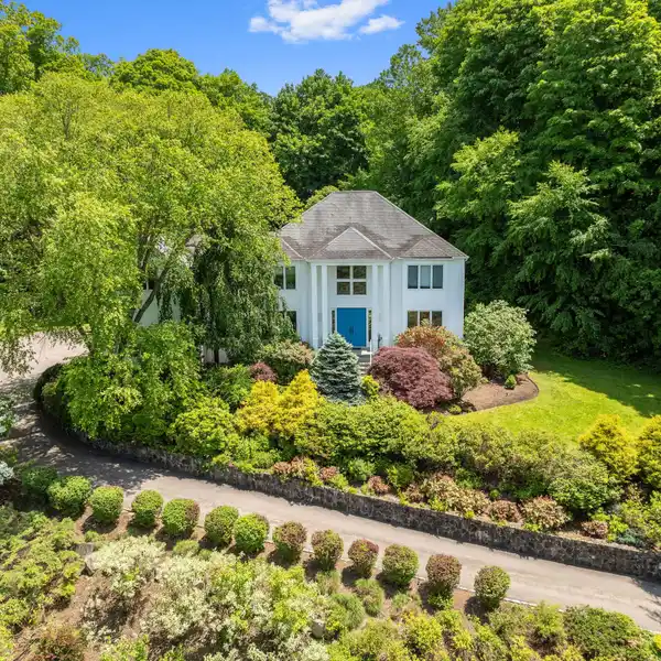 PRIVACY IN PRESTIGIOUS RANDOM FARMS
