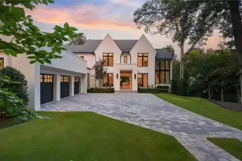 Luxurious New Construction in the Heart of Tuxedo Park