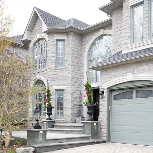 EXQUISITE CUSTOM RESIDENCE IN BOWAN ESTATES