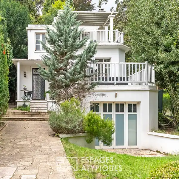 LOVELY ART DECO HOME WITH OUTBUILDING