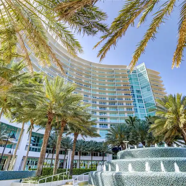 EXCEPTIONAL RESIDENCE AT THE PLAZA AT OCEANSIDE