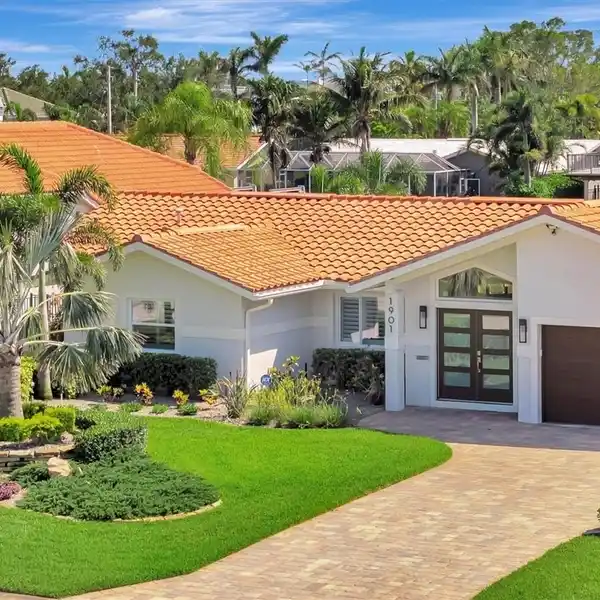 ULTIMATE ENTERTAINER'S WATERFRONT DREAM HOME