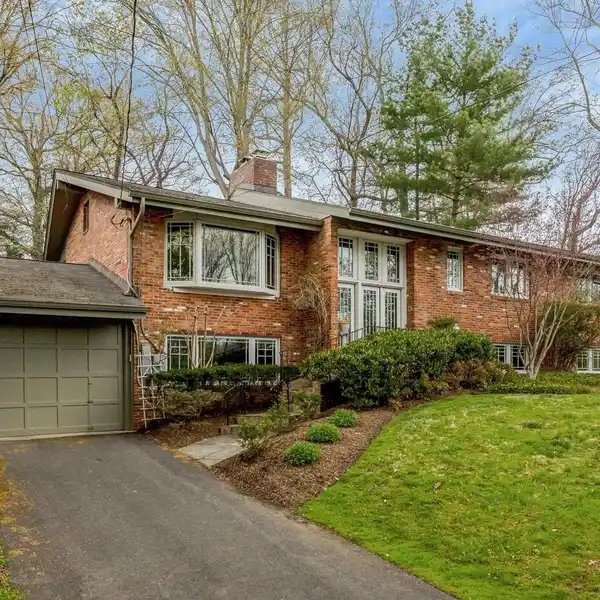 BEAUTIFULLY MAINTAINED HOME IN SOUGHT-AFTER CHESTERBROOK WOODS