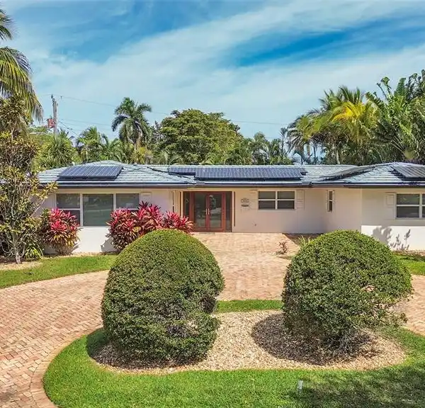 PRISTINE THREE-BEDROOM HOME IN LAUDERDALE BY THE SEA