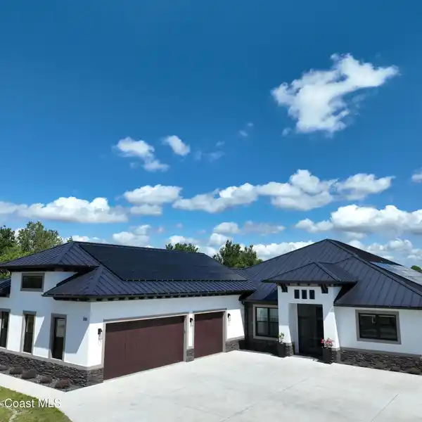 GORGEOUS HOME IN DEER RUN