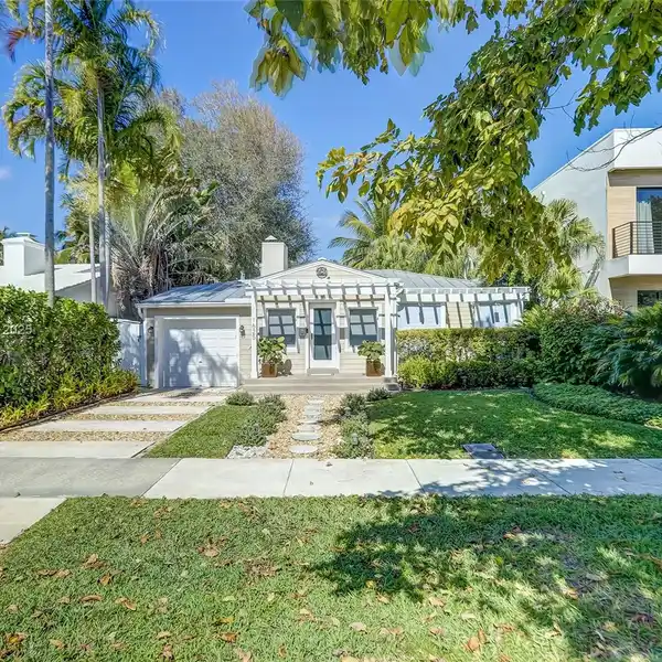 MODERN LUXURY MEETS TIMELESS CHARM IN VICTORIA PARK