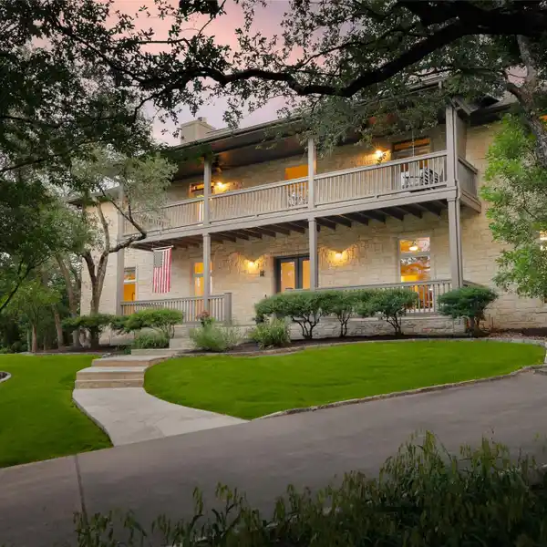 PRIVATE LIGHT-FILLED RETREAT