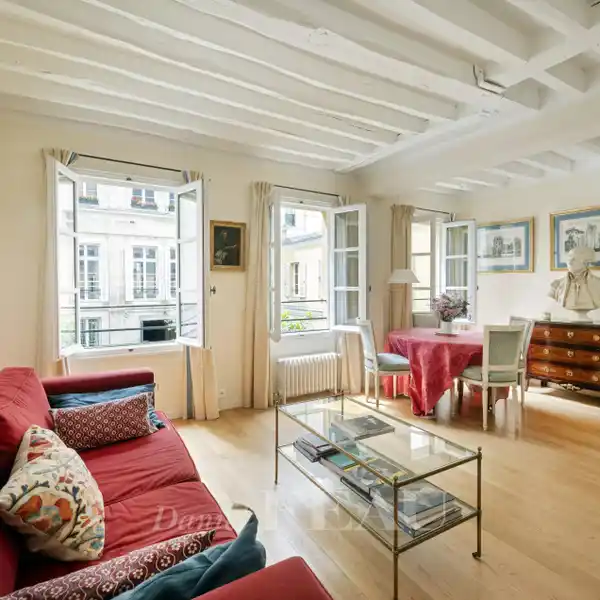 QUAI DE BéTHUNE - LUXURY LIVING IN THE HEART OF HISTORIC ILE SAINT LOUIS