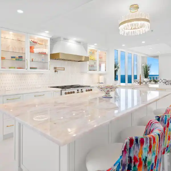 FULLY RENOVATED HIGH-FLOOR RESIDENCE AT OCEANS EDGE