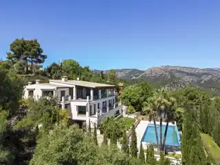 An Exceptional Villa with Panoramic Views