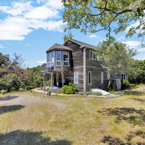 LOVELY HOME ON 1.5 BEAUTIFUL ACRES