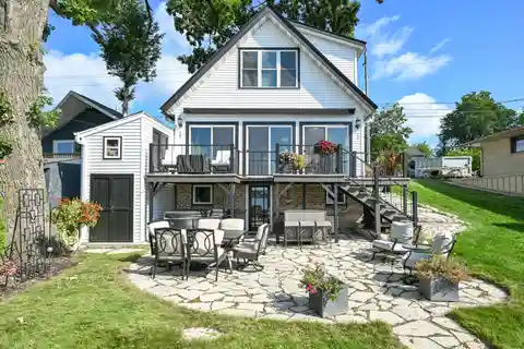 Lakefront Living at Its Finest