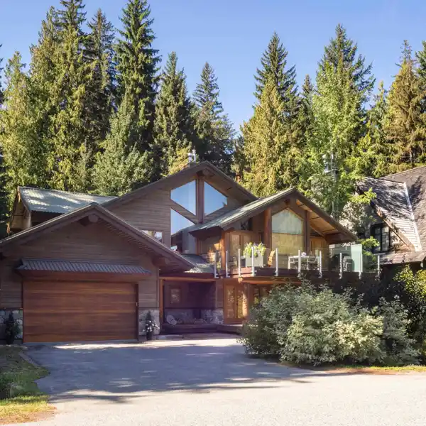 MOUNTAIN RETREAT IN WHISTLER CAY