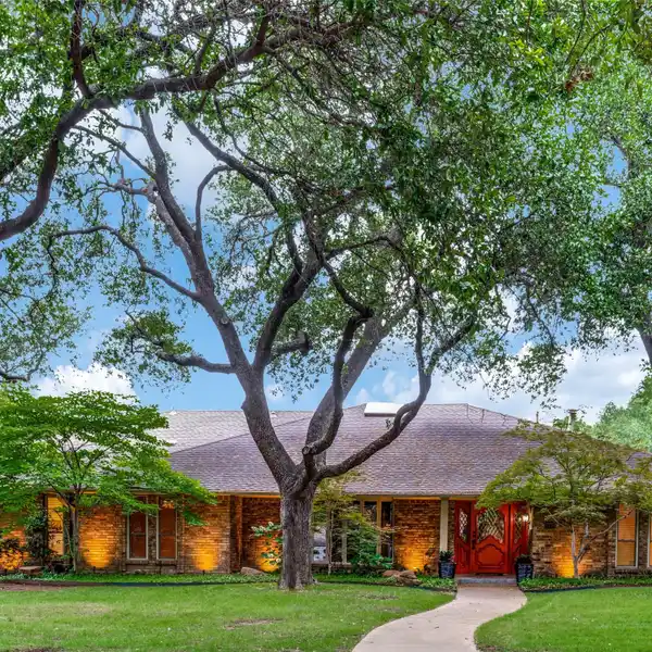 IMPRESSIVE ONE-STORY 1971 HOME