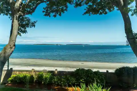 Charming Fully Renovated Duplex in the Esplanade