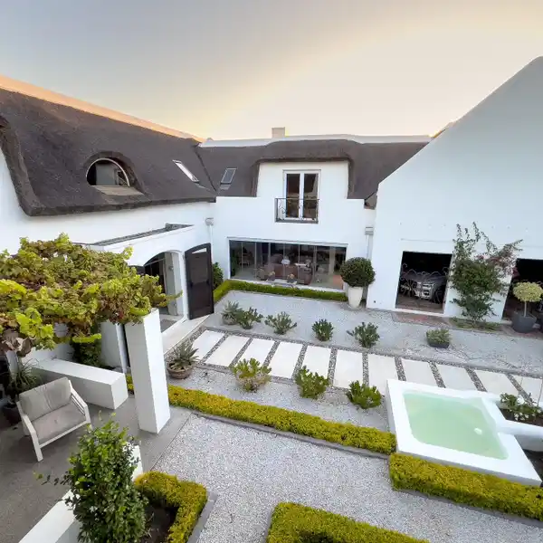 IMMACULATE THATCHED VILLA