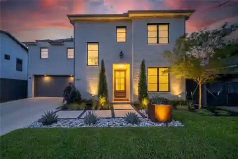 Contemporary Private Oasis