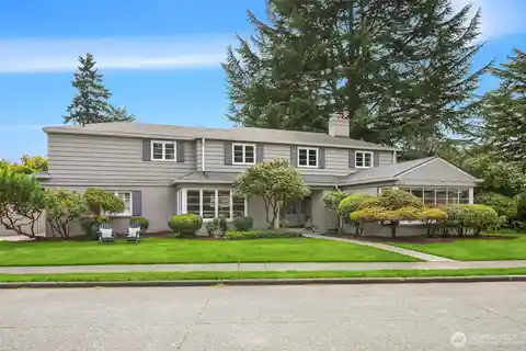 Prestigious Laurelhurst Living