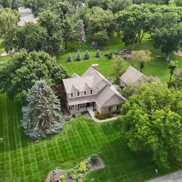 ELEGANT RETREAT BACKING TO SCENIC TRAILS