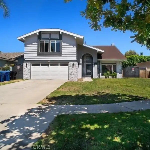 BEAUTIFUL POOL HOME ON A SERENE CUL-DE-SAC