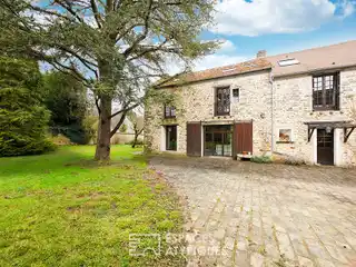 Renovated Farmhouse with Barn