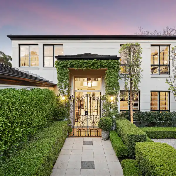 MAGNIFICENT RIVERVIEW RESIDENCE