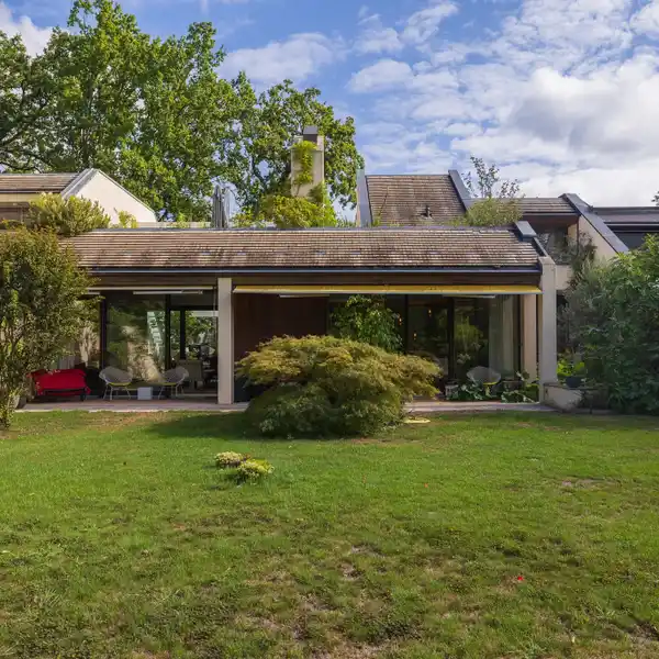 SUMPTUOUS VILLA IN SOUGHT-AFTER CHêNE-BOUGERIES