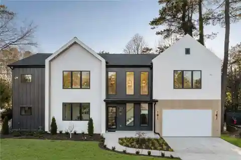 Modern New Construction in Ideal Location